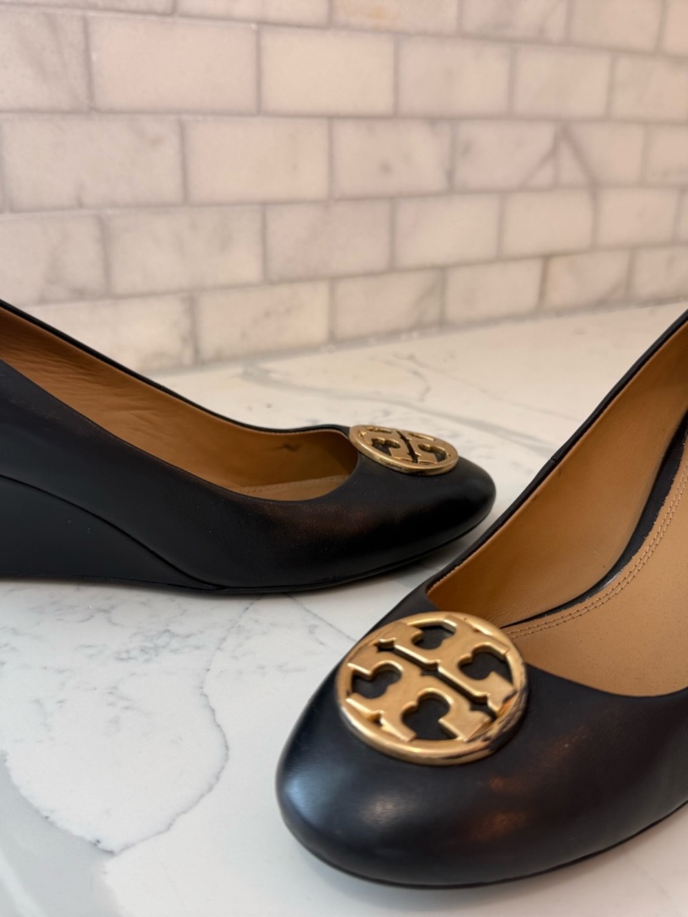 Tory Burch Black Leather Ballet Flats with Gold Logo - Picture 4 of 6
